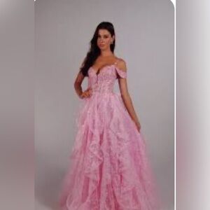 Ellie Wilde Sparkle baby pink  prom dress size XS.2024 collection. Best offer!